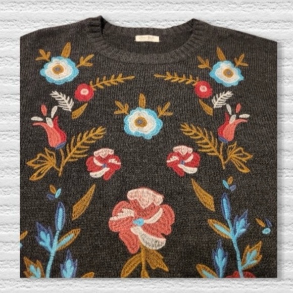 Gray Knit Floral Sweater - Picture 2 of 4